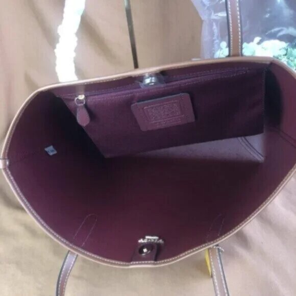 Coach X Peanuts City Tote In Signature Canvas With Snoopy Woodstock Print - Picture 11 of 11